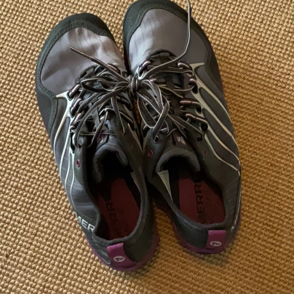 Athletic shoes no wear on them.